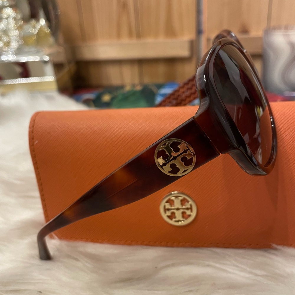 Tory Burch Brown Gradient Oversized Sunglasses with Orange Case - Picture 6 of 14
